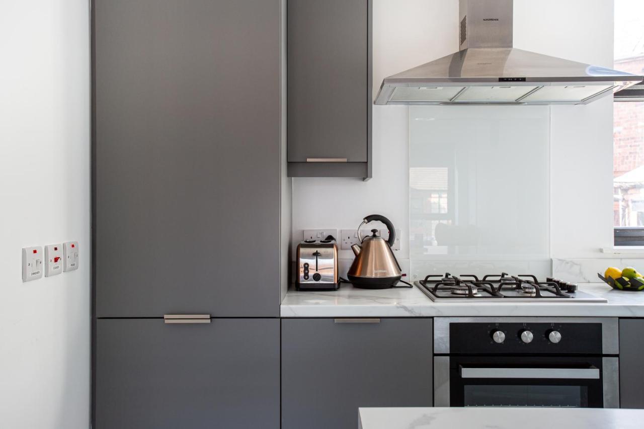 Modern Luxury Apartment, Sleeps 6, Best Location ベルファスト エクステリア 写真